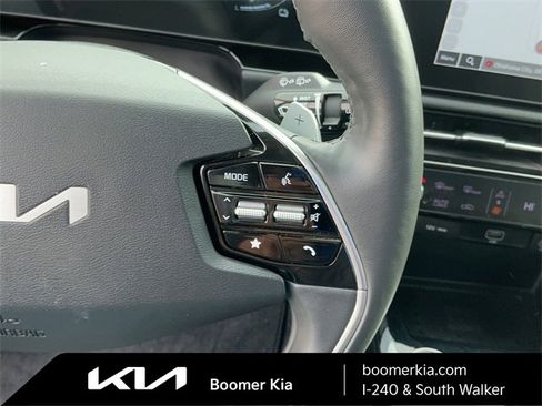 Used 2023 Kia Niro SX Touring image 21