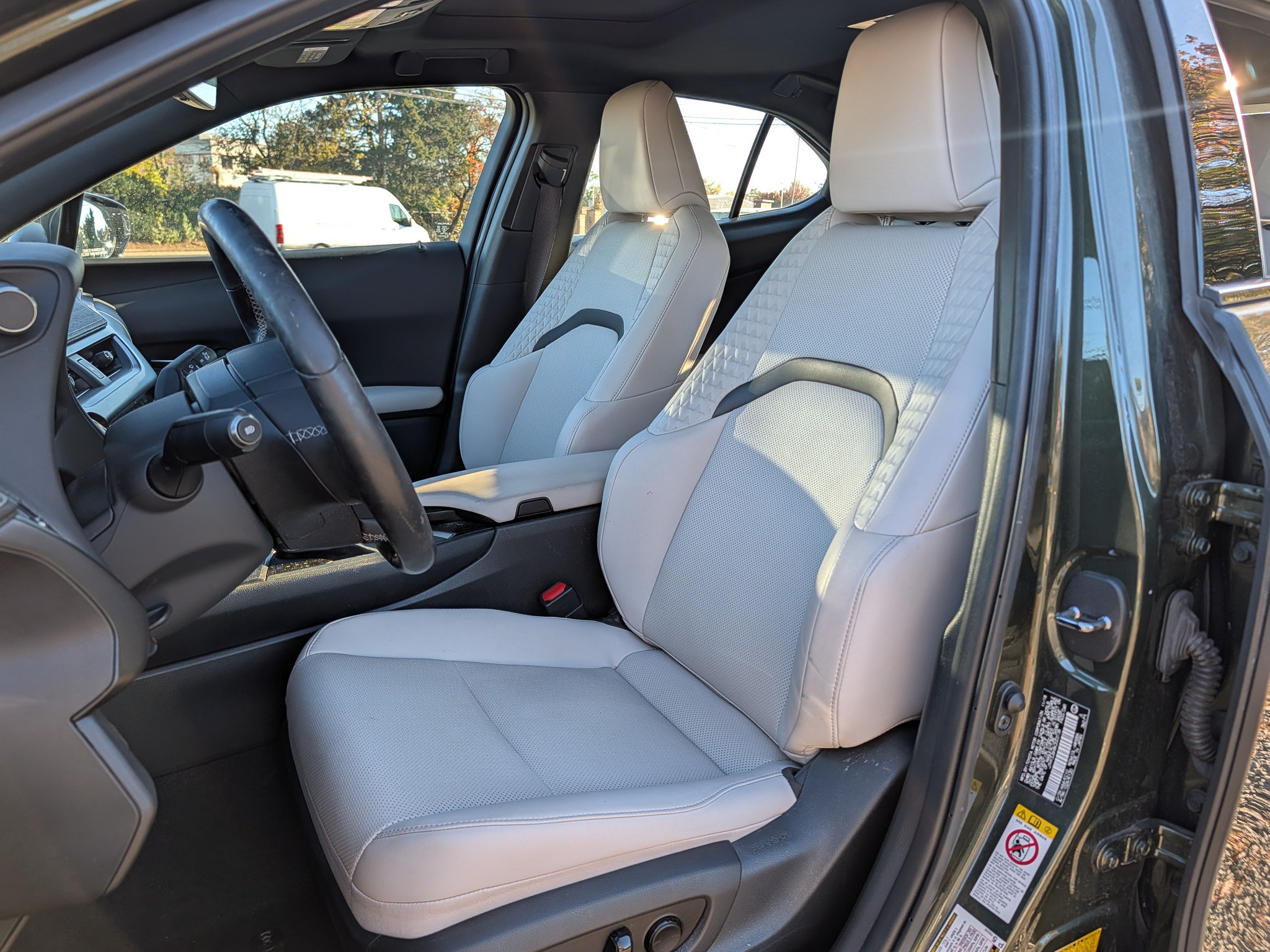 Used 2019 Lexus UX 200 w/ Premium Package FWD image 14