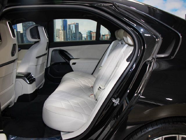 Used 2027 BMW 740i xDrive w/ Executive Package AWD/4WD image 22