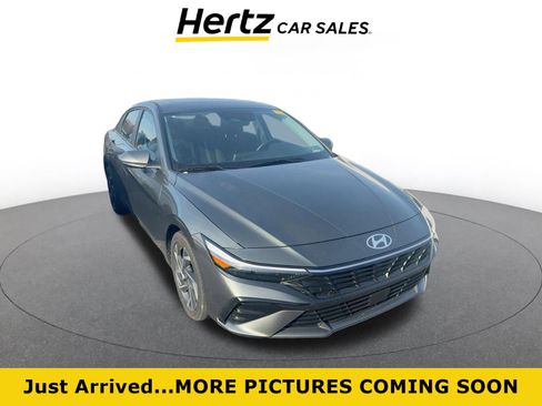 Used 2025 Hyundai Elantra SEL image 1