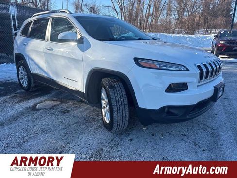 Used 2017 Jeep Cherokee Latitude image 3