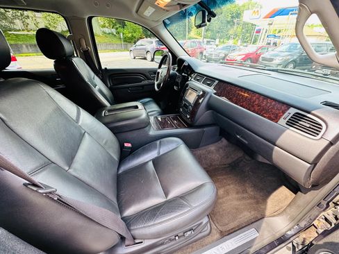 Used 2013 GMC Yukon XL Denali AWD/4WD image 19
