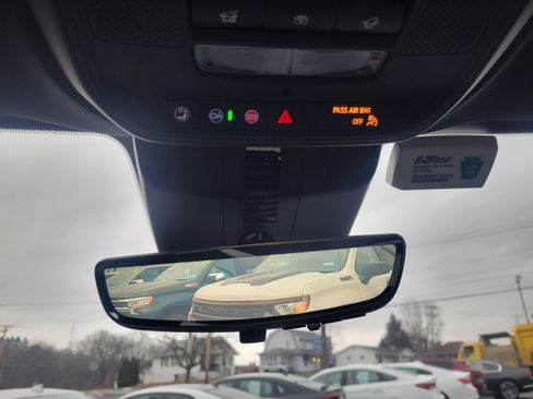 Used 2025 Chevrolet Traverse Z71 w/ Enhanced Driving Package image 10