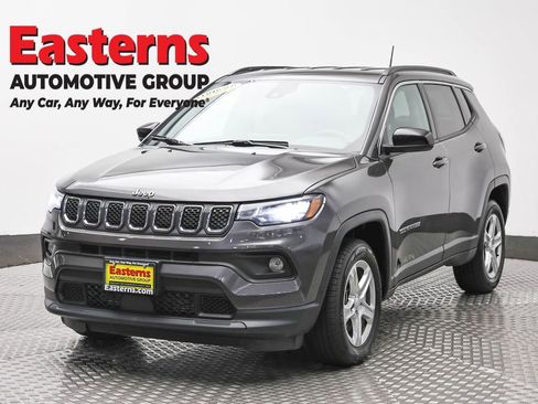 Used 2024 Jeep Compass Latitude AWD/4WD image 1
