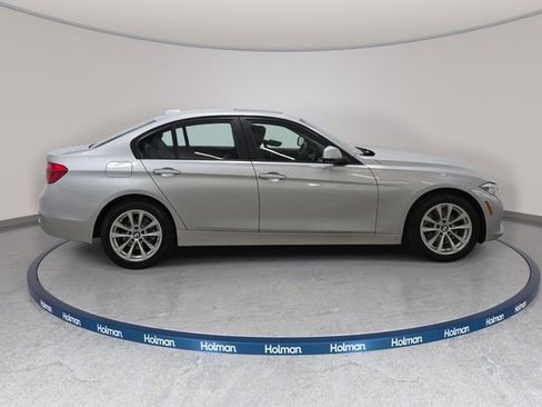 Used 2018 BMW 320i xDrive Sedan AWD/4WD image 5