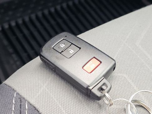 Used 2020 Toyota Tacoma TRD Off-Road image 32