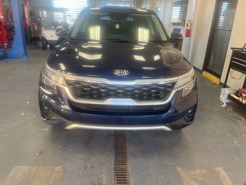 Used 2021 Kia Seltos EX image 9