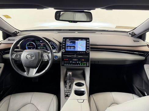 Used 2020 Toyota Avalon XLE w/ Moonroof Package image 4