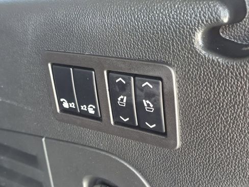 Used 2020 Cadillac Escalade ESV Luxury image 18