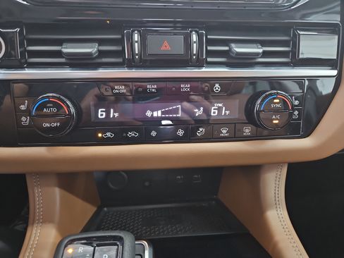 Used 2023 Nissan Pathfinder Platinum AWD/4WD image 21