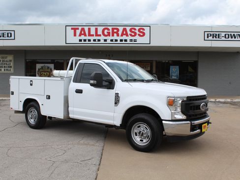 Used 2022 Ford F250 XL w/ Power Equipment Group RWD image 2