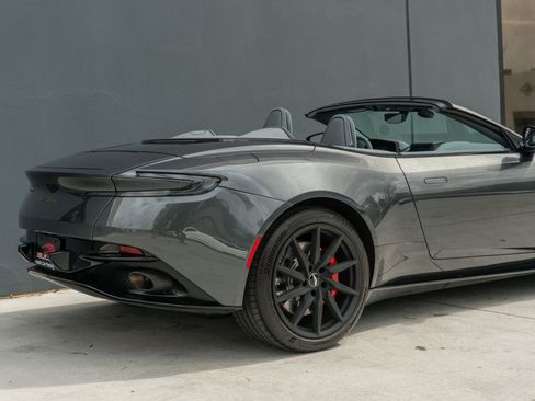 Used 2021 Aston Martin DB11 Volante image 37