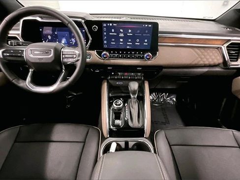 Used 2025 GMC Canyon Denali image 14