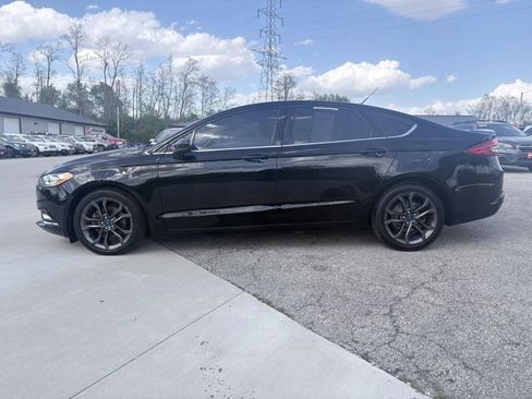 Used 2018 Ford Fusion SE w/ Equipment Group 201A FWD image 9