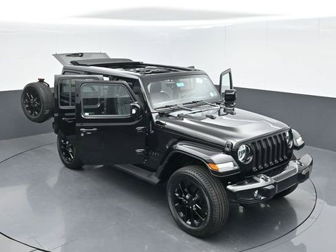 Used 2022 Jeep Wrangler Unlimited Sahara image 57