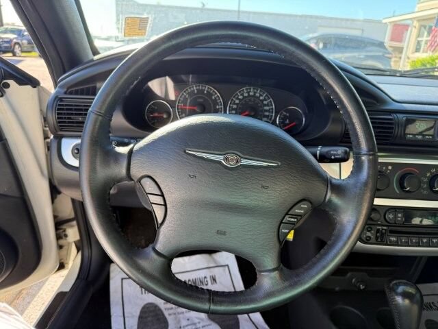 Used 2006 Chrysler Sebring Touring FWD image 13