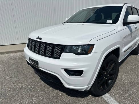 Used 2018 Jeep Grand Cherokee Altitude AWD/4WD image 2