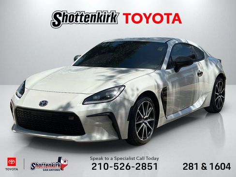 Used 2023 Toyota GR86 RWD image 1