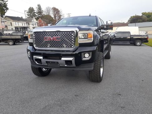 Used 2015 GMC Sierra 2500 Denali w/ Duramax Plus Package image 2