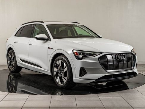 Used 2021 Audi e-tron Premium w/ Convenience Plus Package image 12