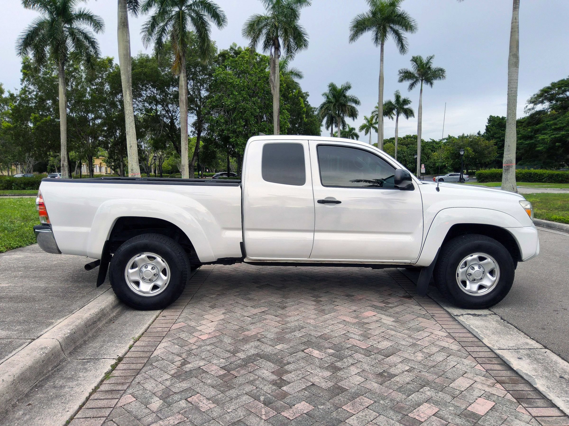 Used 2014 Toyota Tacoma PreRunner w/ SR5 Package RWD image 17