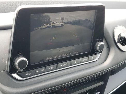 Used 2024 Nissan Rogue S AWD/4WD image 28