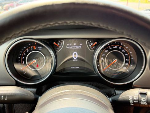 Used 2018 Jeep Wrangler Unlimited Sport S AWD/4WD image 19