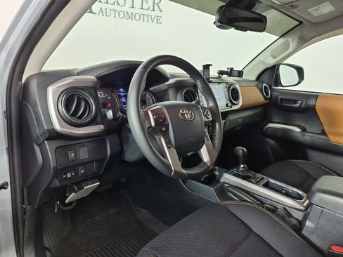 Used 2020 Toyota Tacoma SR5 AWD/4WD image 18