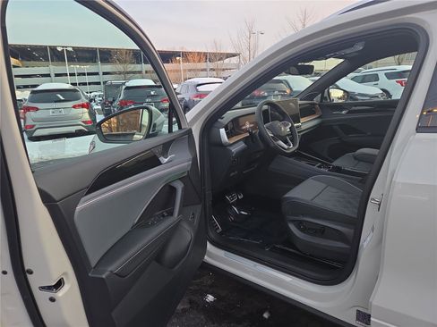 New 2026 Volkswagen Tiguan SEL R-Line image 11