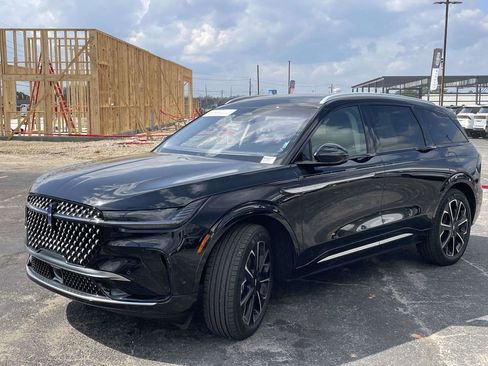 Used 2024 Lincoln Nautilus Reserve w/ Equipment Group 202A image 7