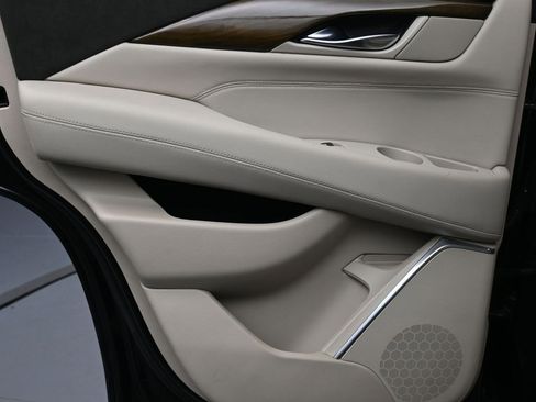 Used 2020 Cadillac Escalade Luxury w/ Escalade Sport Edition image 18