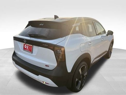 New 2026 Nissan Kicks SR w/ SR Premium Package FWD image 5