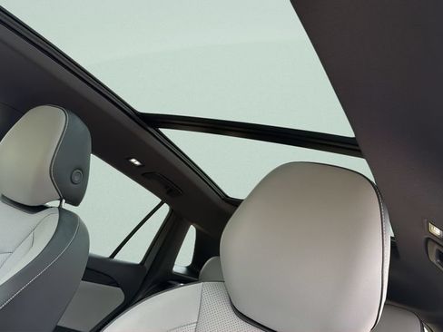 New 2026 Volkswagen Tiguan SE R-Line FWD image 17
