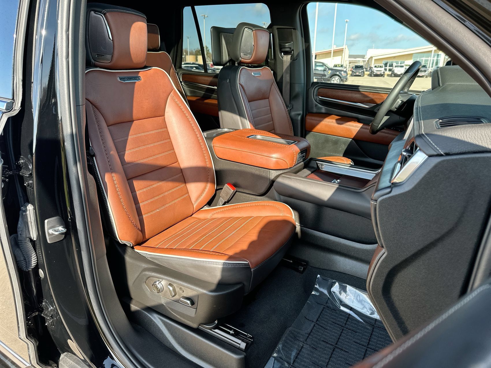Used 2023 GMC Yukon Denali Ultimate AWD/4WD image 27