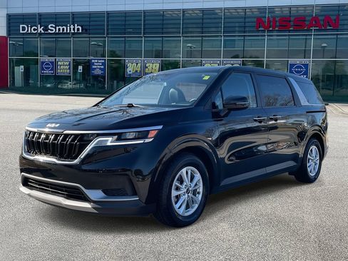 Used 2024 Kia Carnival LX image 3