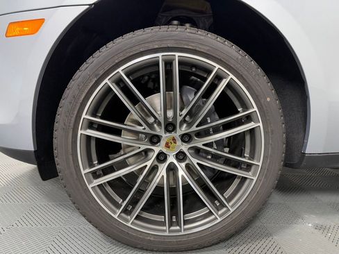 Certified 2026 Porsche Macan image 11