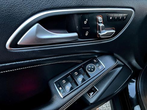 Used 2018 Mercedes-Benz GLA 250 image 30