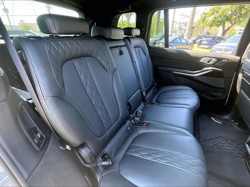 Used 2025 BMW X7 M60i AWD/4WD image 19