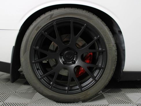 Used 2017 Dodge Challenger SRT Hellcat image 40