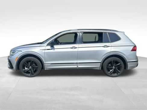 Used 2023 Volkswagen Tiguan SE R-Line AWD/4WD image 2