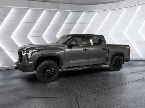 Used 2022 Toyota Tundra SR5 AWD/4WD image 3