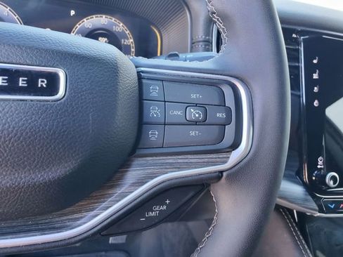 Used 2024 Jeep Wagoneer L Series II w/ Flexible Seating Group image 17