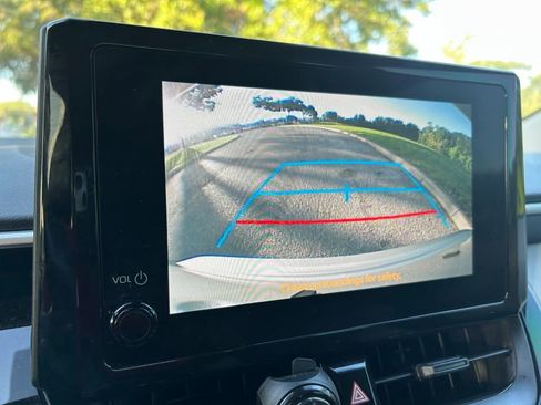 Used 2025 Toyota Corolla LE FWD image 17