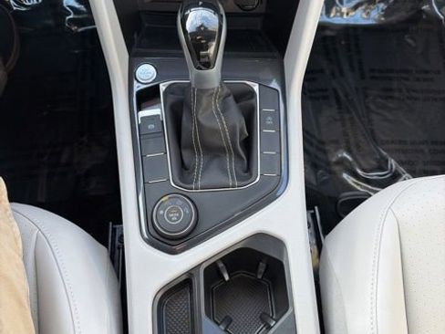 Used 2024 Volkswagen Tiguan SE image 12