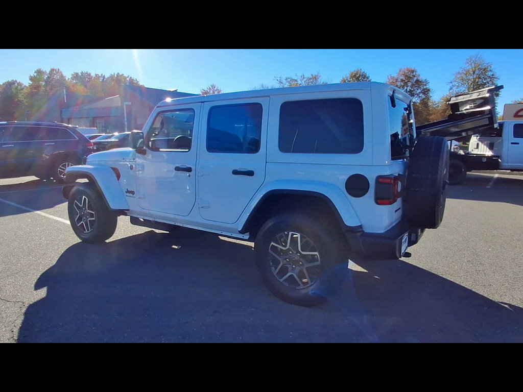 Used 2026 Jeep Wrangler Unlimited Sahara AWD/4WD image 6