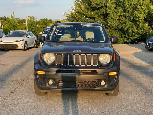 Used 2022 Jeep Renegade Latitude w/ Convenience Group AWD/4WD image 2