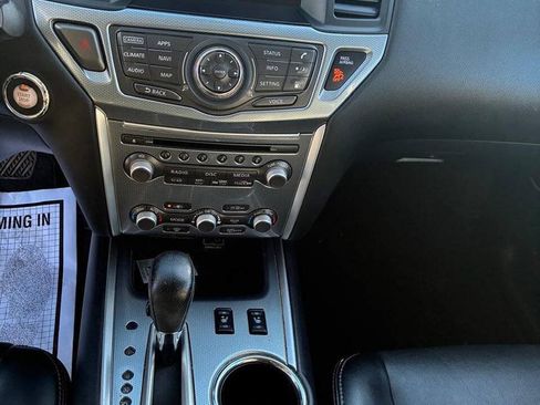 Used 2019 Nissan Pathfinder SL AWD/4WD image 3