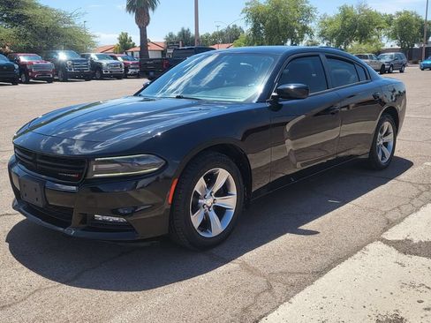 Used 2016 Dodge Charger SXT w/ Navigation & Travel Group RWD image 4