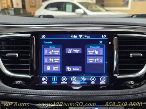 Used 2019 Chrysler Pacifica Limited FWD image 34