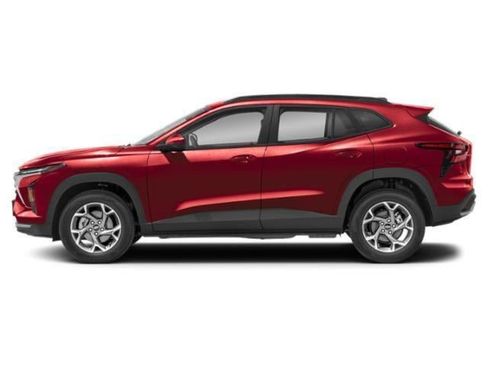 Used 2024 Chevrolet Trax LT w/ Driver Confidence Package FWD image 2